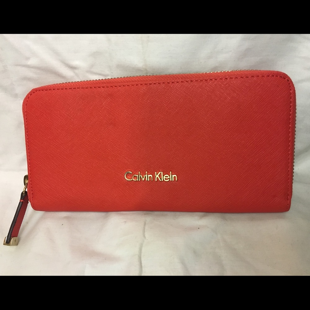 Saffiano Zip Around Wallet | Calvin Klein